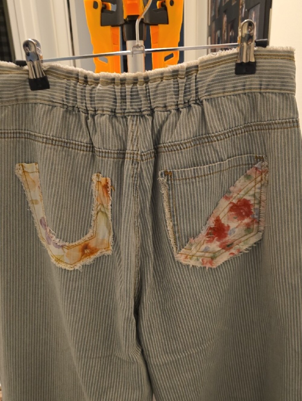 NWOT POL Gray Wide-Leg Striped Jeans with Floral Patchwork - Picture 8 of 9